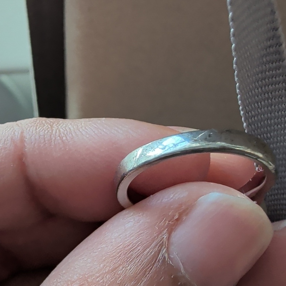 Elegant Ring with Clear Gemstone - Picture 9 of 11